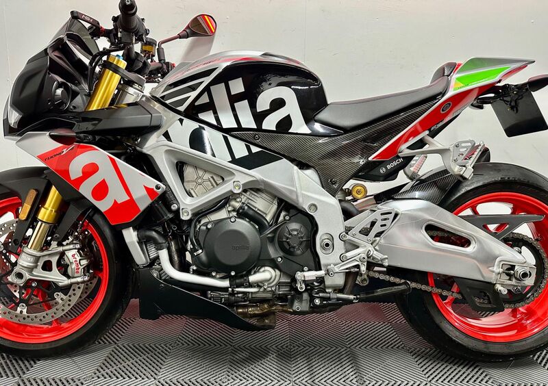 APRILIA Tuono 1100 V4