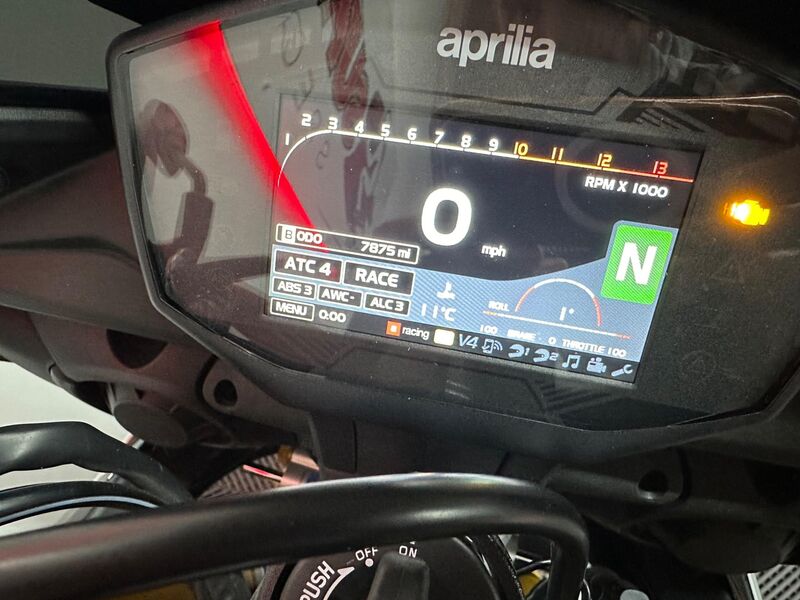 APRILIA Tuono 1100 V4