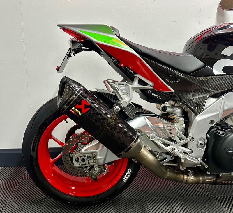 APRILIA Tuono 1100 V4