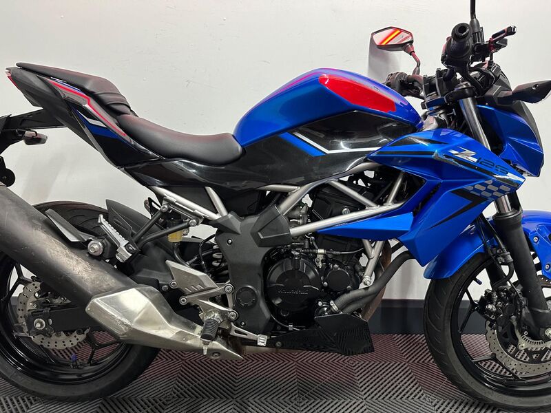 KAWASAKI Z125