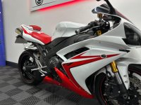 YAMAHA R1