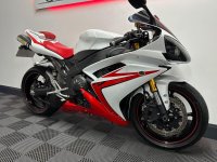 YAMAHA R1