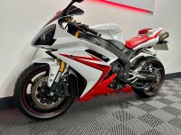 YAMAHA R1