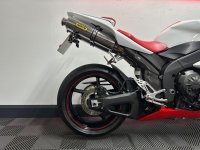YAMAHA R1