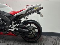 YAMAHA R1