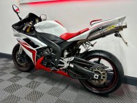 YAMAHA R1