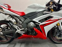 YAMAHA R1