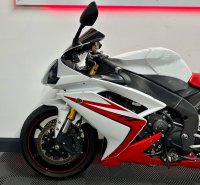 YAMAHA R1