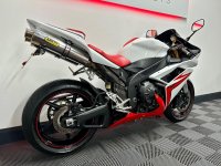 YAMAHA R1