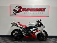 YAMAHA R1