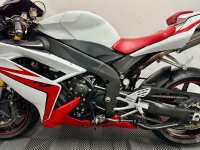 YAMAHA R1