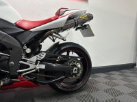 YAMAHA R1