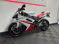 YAMAHA R1