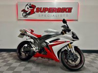 YAMAHA R1