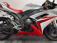 YAMAHA R1