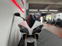 YAMAHA R1