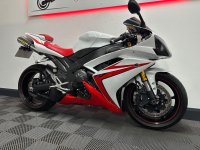 YAMAHA R1