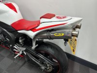 YAMAHA R1