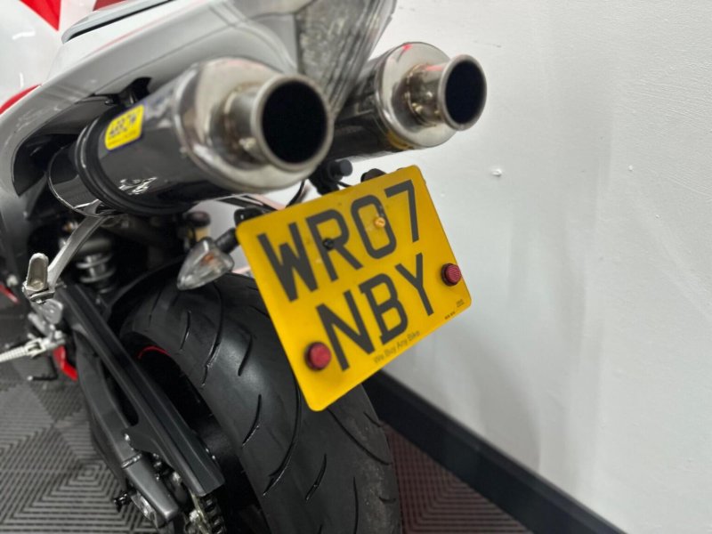 YAMAHA R1