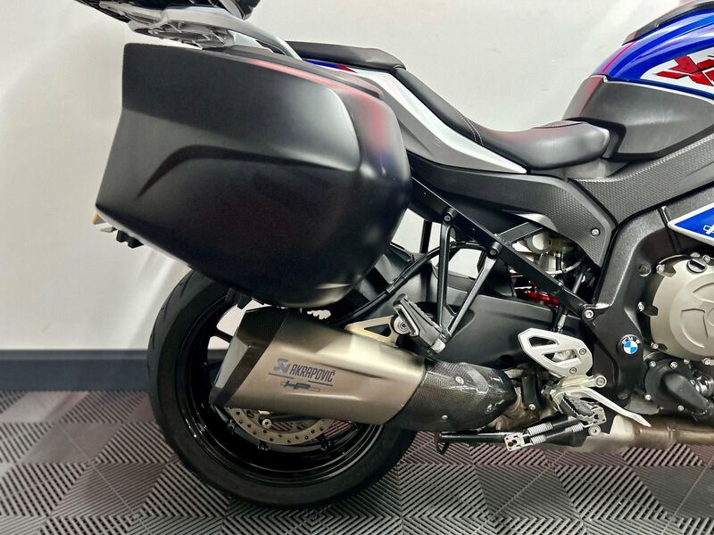 BMW S1000XR
