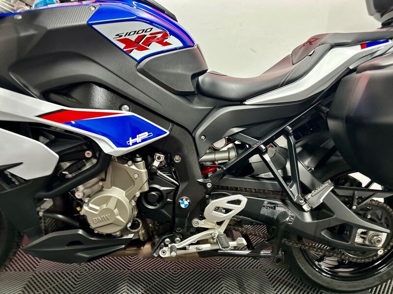 BMW S1000XR