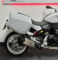 BMW F900XR