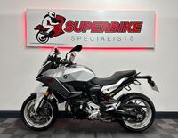 BMW F900XR