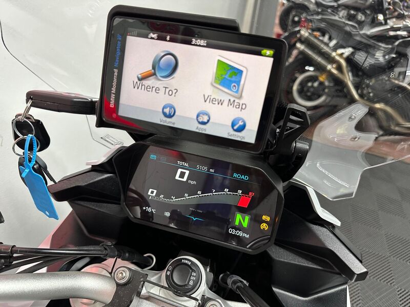 BMW F900XR