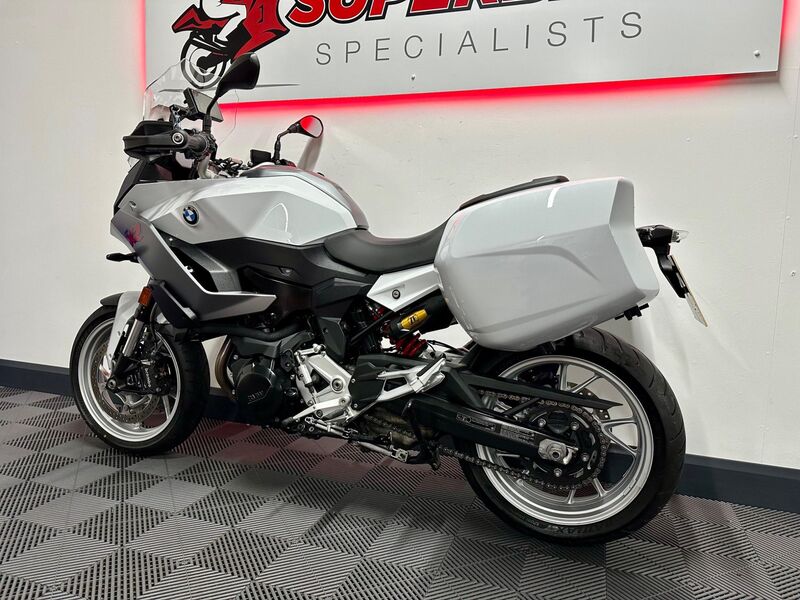 BMW F900XR