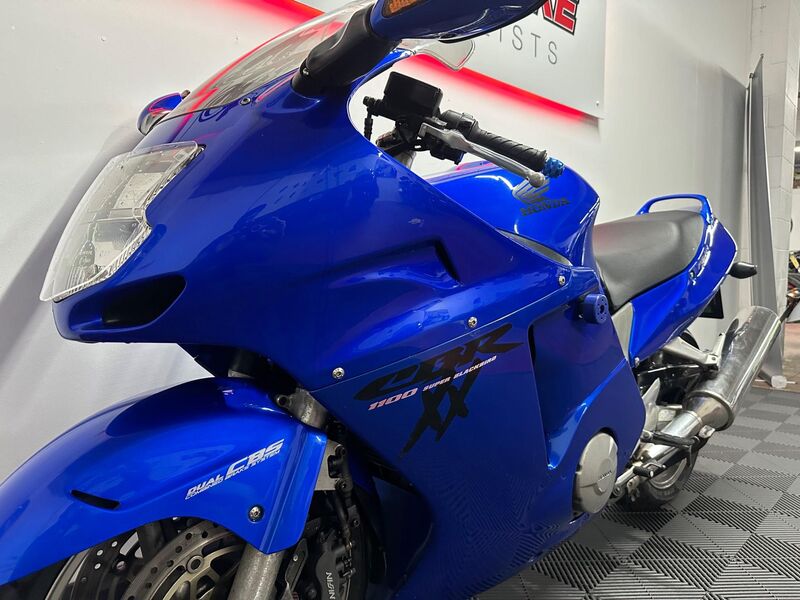 HONDA CBR1100XX Super Blackbird