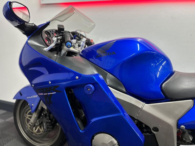 HONDA CBR1100XX Super Blackbird
