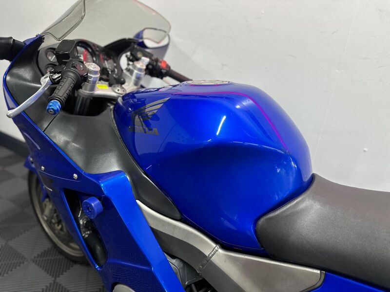 HONDA CBR1100XX Super Blackbird