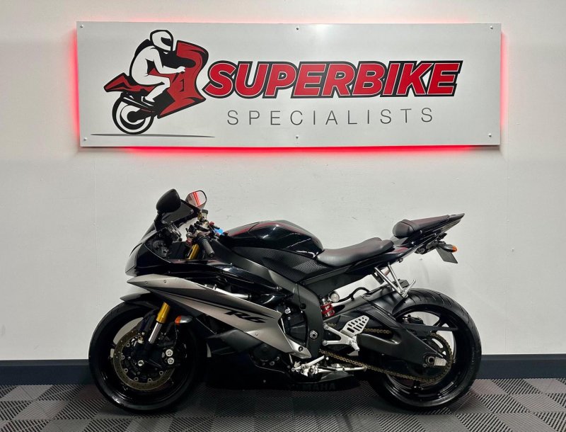 YAMAHA R6