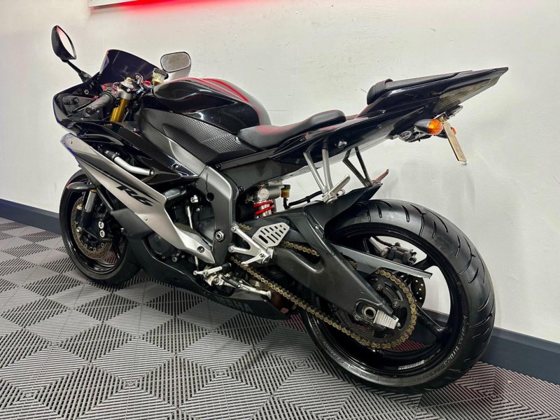 YAMAHA R6