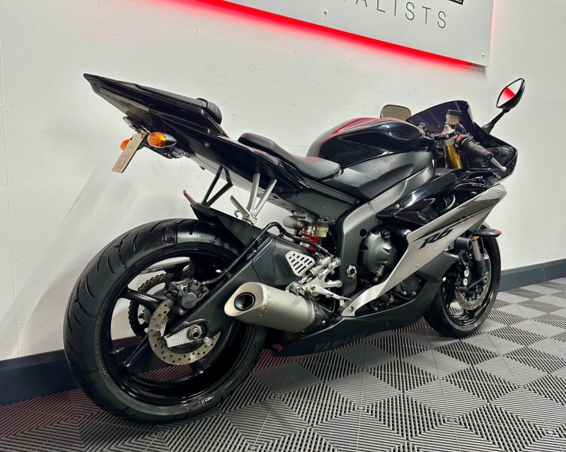 YAMAHA R6