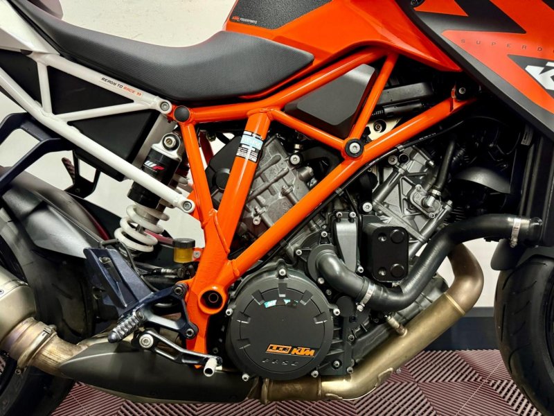 KTM 1290 SUPER DUKE R