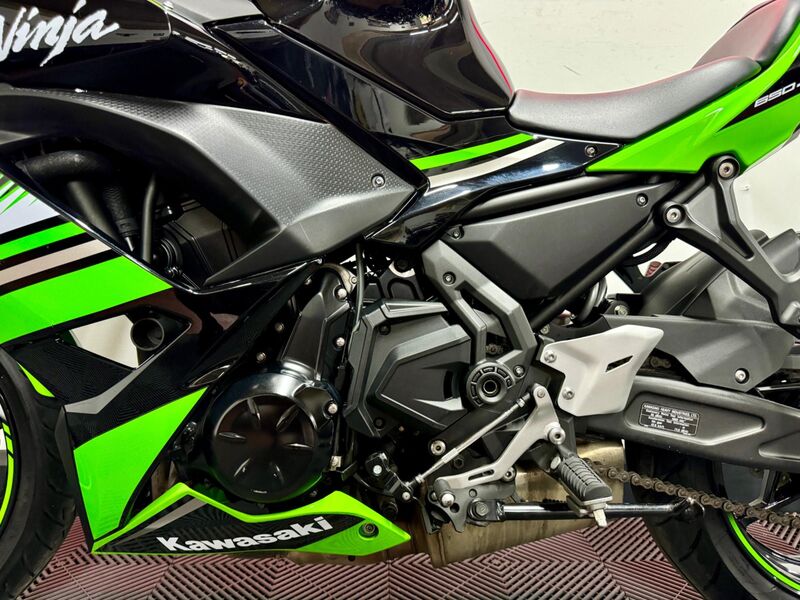 KAWASAKI Ninja 650