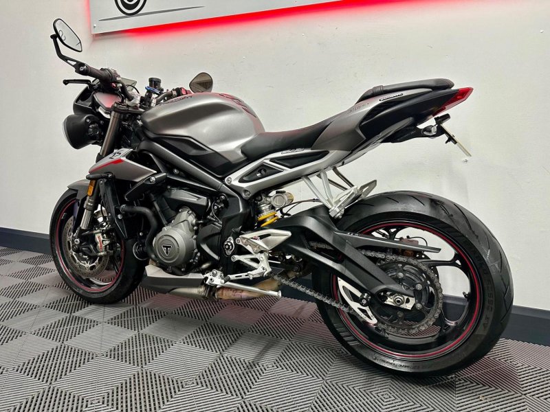 TRIUMPH STREET TRIPLE 765