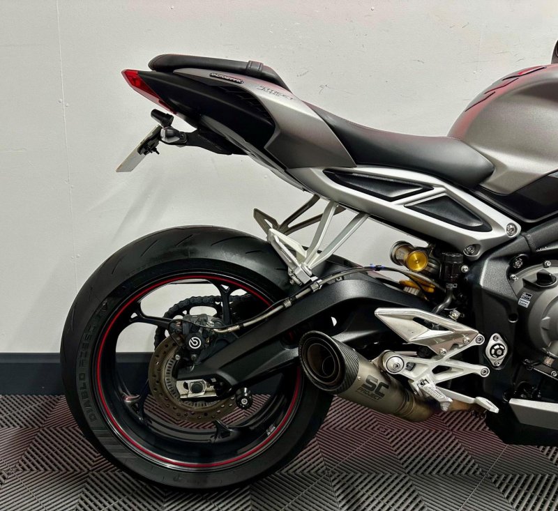 TRIUMPH STREET TRIPLE 765