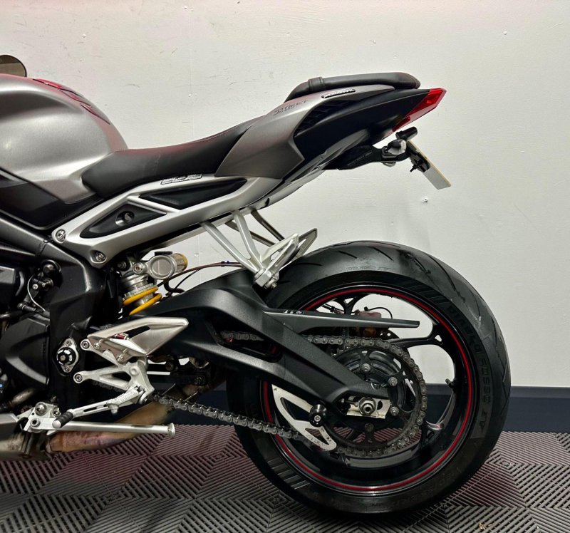 TRIUMPH STREET TRIPLE 765