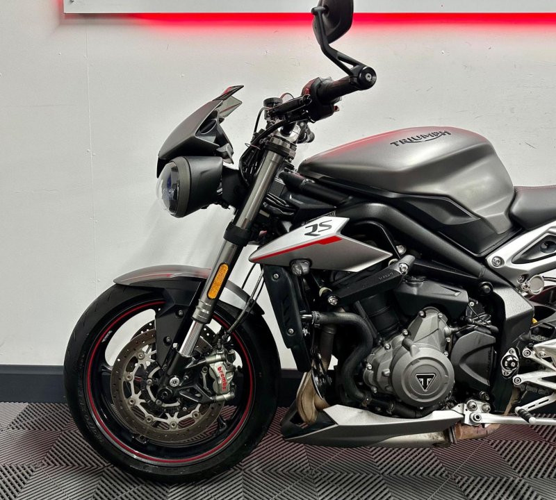 TRIUMPH STREET TRIPLE 765
