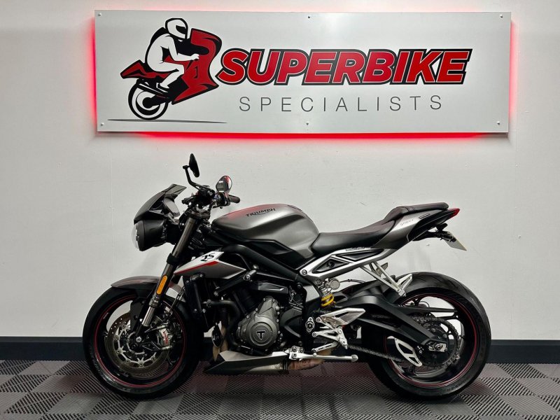 TRIUMPH STREET TRIPLE 765