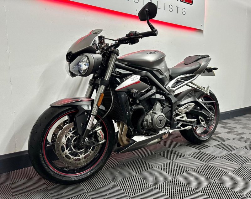 TRIUMPH STREET TRIPLE 765