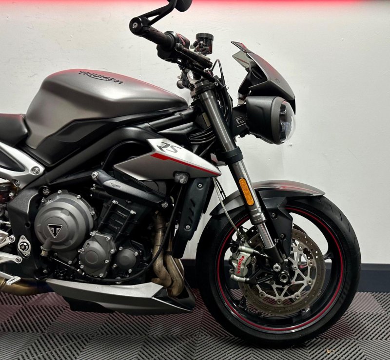 TRIUMPH STREET TRIPLE 765