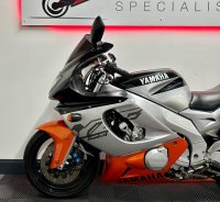 YAMAHA YZF600R