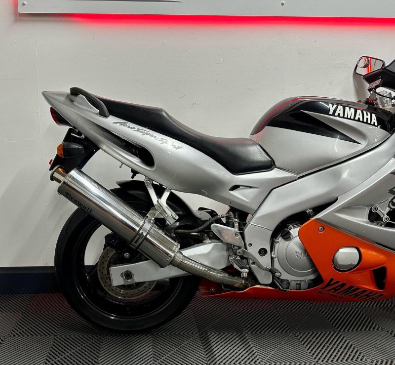 YAMAHA YZF600R