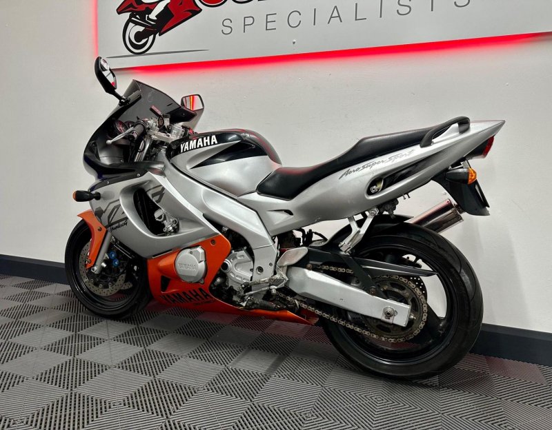 YAMAHA YZF600R