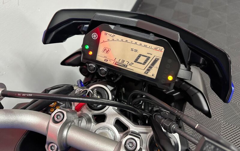 YAMAHA MT-10