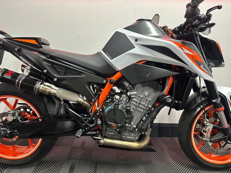 KTM 890 DUKE