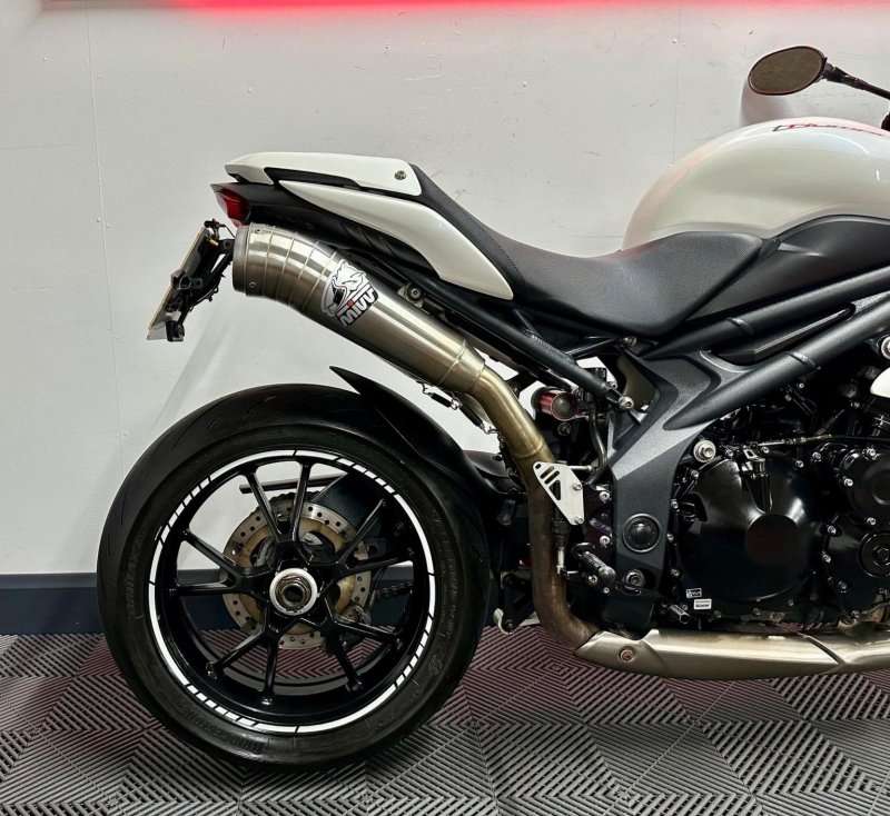 TRIUMPH SPEED TRIPLE 1050